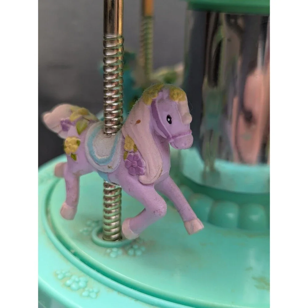 Vintage Music 'N Motion Carousel Music Box Horses Moose Mountain